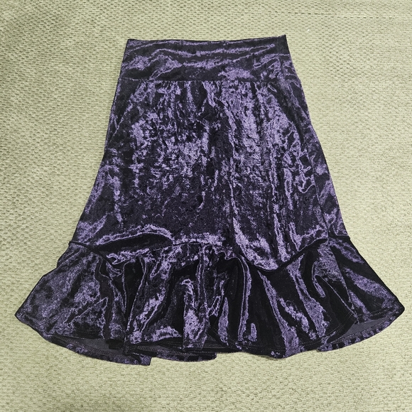 Fashion Nova Dresses & Skirts - 3/$15! NWOT! Gorgeous Crushed Velvet Peplum Purple Skirt, Small